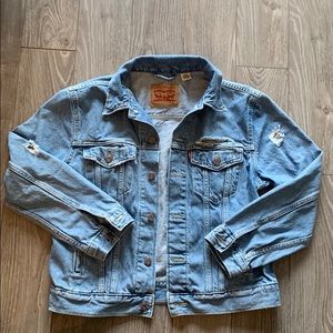 LEVI STRAUSS distressed look jean jacket